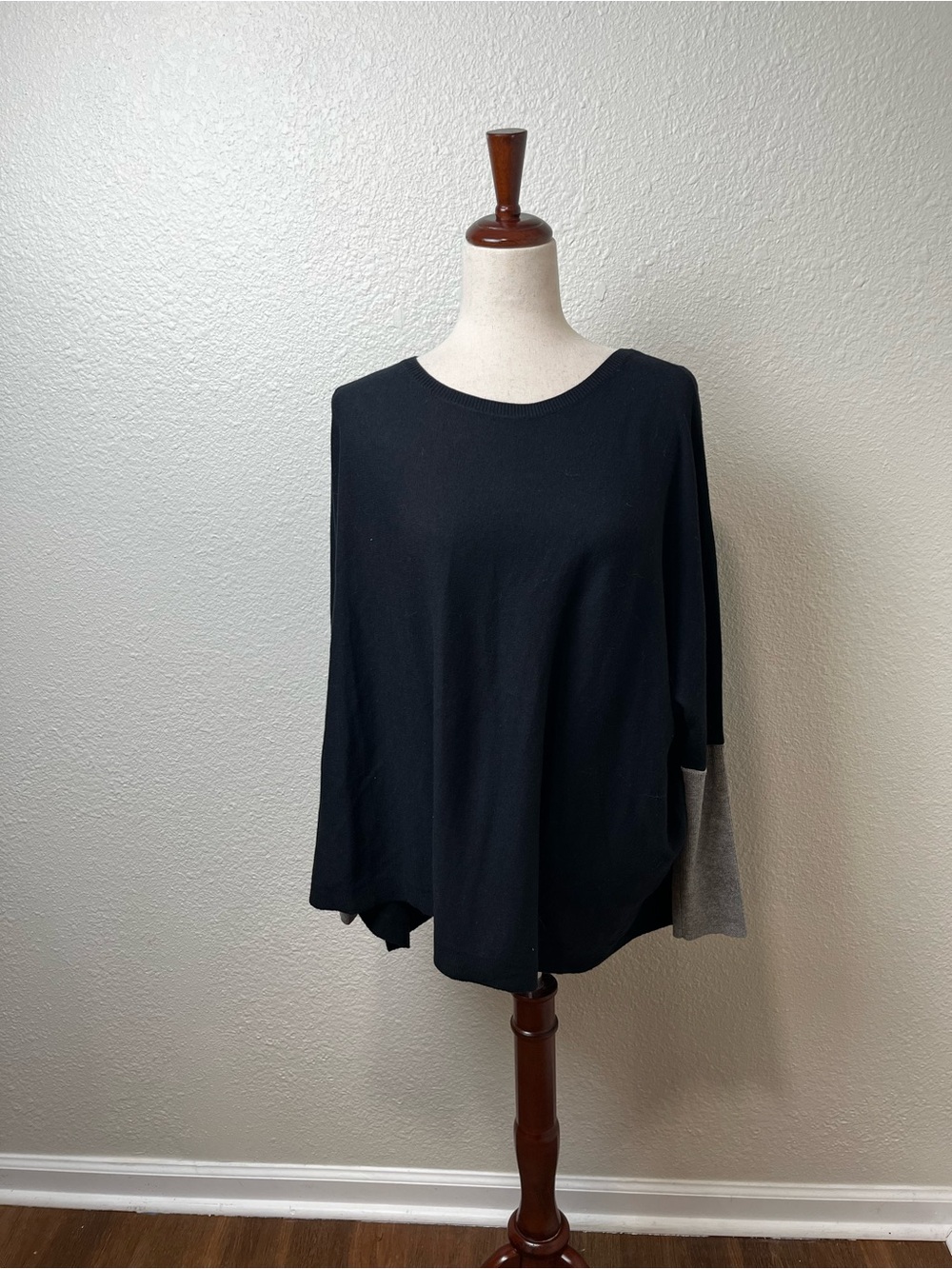 Raffi Cashmere Black Oversized Sweater with Grey Sleeves One Size